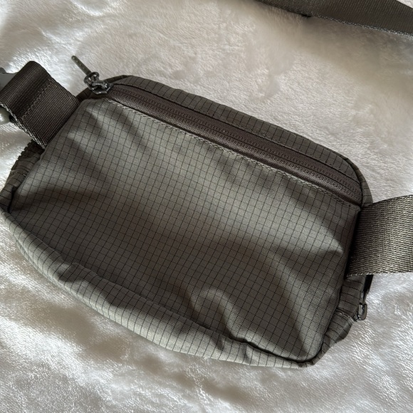 Lululemon Belt Bag - Picture 3 of 5